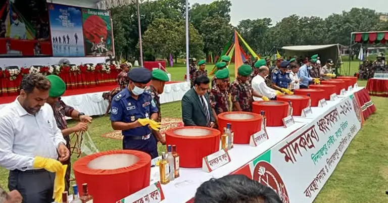 দিনাজপুরে মাদক পণ্য ধ্বংস করার সময়